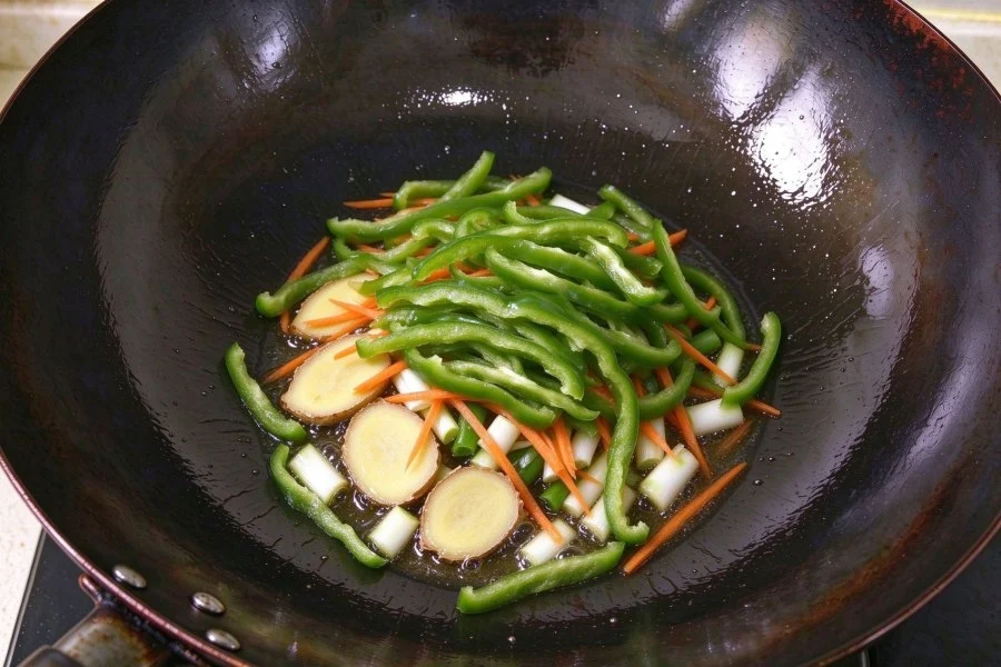 Spicy Stir-Fried Beef with Green Peppers step 5
